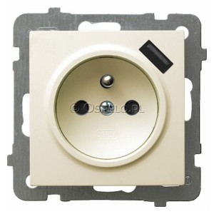 GP-1GZPUSB/m/27 Gniazdo pojedyncze z uziemieniem, przesłonami torów prądowych i ładowarką USB Typu A 5V/2.1A 16A (Szybkozłącza) Ecru Ospel As - Widok z przodu