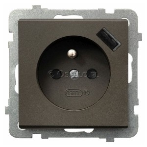 GP-1RZPUSB/m/40 Gniazdo pojedyncze z uziemieniem i ładowarką USB 5V 2,1A oraz z przesłonami torów prądowych 16A (Szybkozłącza) Czekoladowy Metalik Ospel Sonata - Widok z przodu