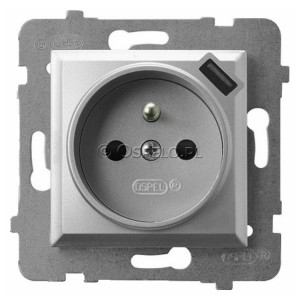 GP-1UZPUSB/m/18 Gniazdo pojedyncze z uziemieniem i ładowarką USB 5V 2,1A oraz z przesłonami torów prądowych 16A (Szybkozłącza) Srebro Ospel Aria - Widok z przodu