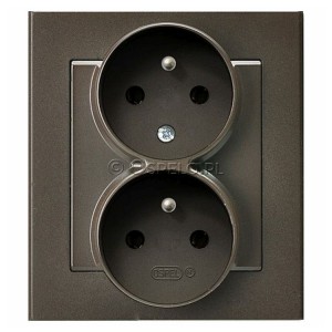 GP-2RC/40 Gniazdo podwójne z uziemieniem i funkcją niezamienności faz, gniazdo kompletne, nie pasujące do ramek 16A (Zaciski śrubowe) Czekoladowy Metalik Ospel Sonata - Widok z przodu